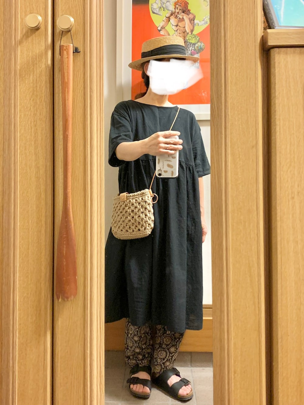 「昨日のコーデ、昨日の服、プチプラ、柄パンツ、麻紐バック、アリゾナ、麦わら帽子」｜「14+のアイテム（ハット、ブラック系）」を使った、まっきさん（レディース・150cm）の夏コーディネートの2枚目の写真