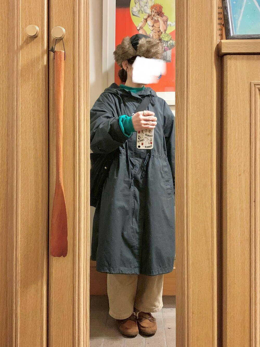 「昨日のコーデ、昨日の服、古着、スウェット、コーデュロイパンツ、モッズコート」｜「LeeのLee×e.m.a.e.バックプリントプルオーバー（スウェット、グリーン系）」を使った、まっきさん（レディース・150cm）の春コーディネートの3枚目の写真