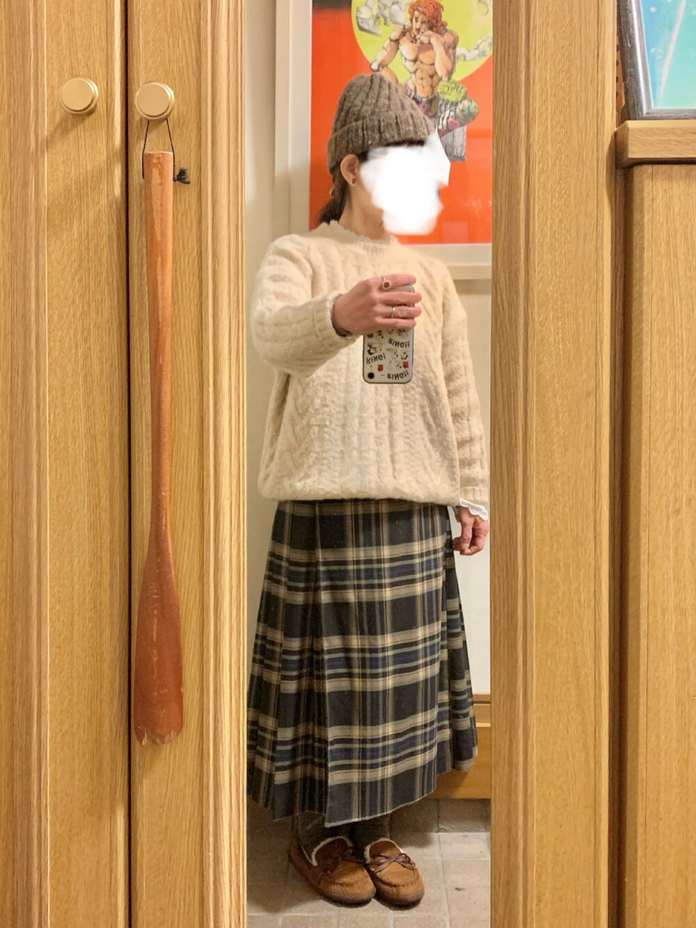 「昨日のコーデ、昨日の服、ニット帽、ニット、モッズコート、モカシン」｜「古着のアイテム（ニット/セーター、ホワイト系）」を使った、まっきさん（レディース・150cm）の冬コーディネートの4枚目の写真