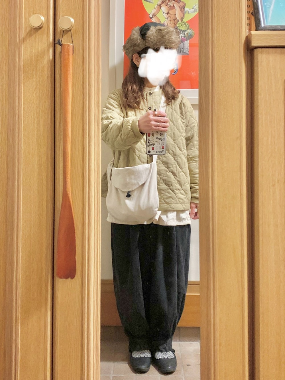 「いつかのコーデ、古着、シャンブル、コーデュロイパンツ」｜「tukuroiのアイテム（ノーカラージャケット、ベージュ系）」を使った、まっきさん（レディース・150cm）の春コーディネートの4枚目の写真