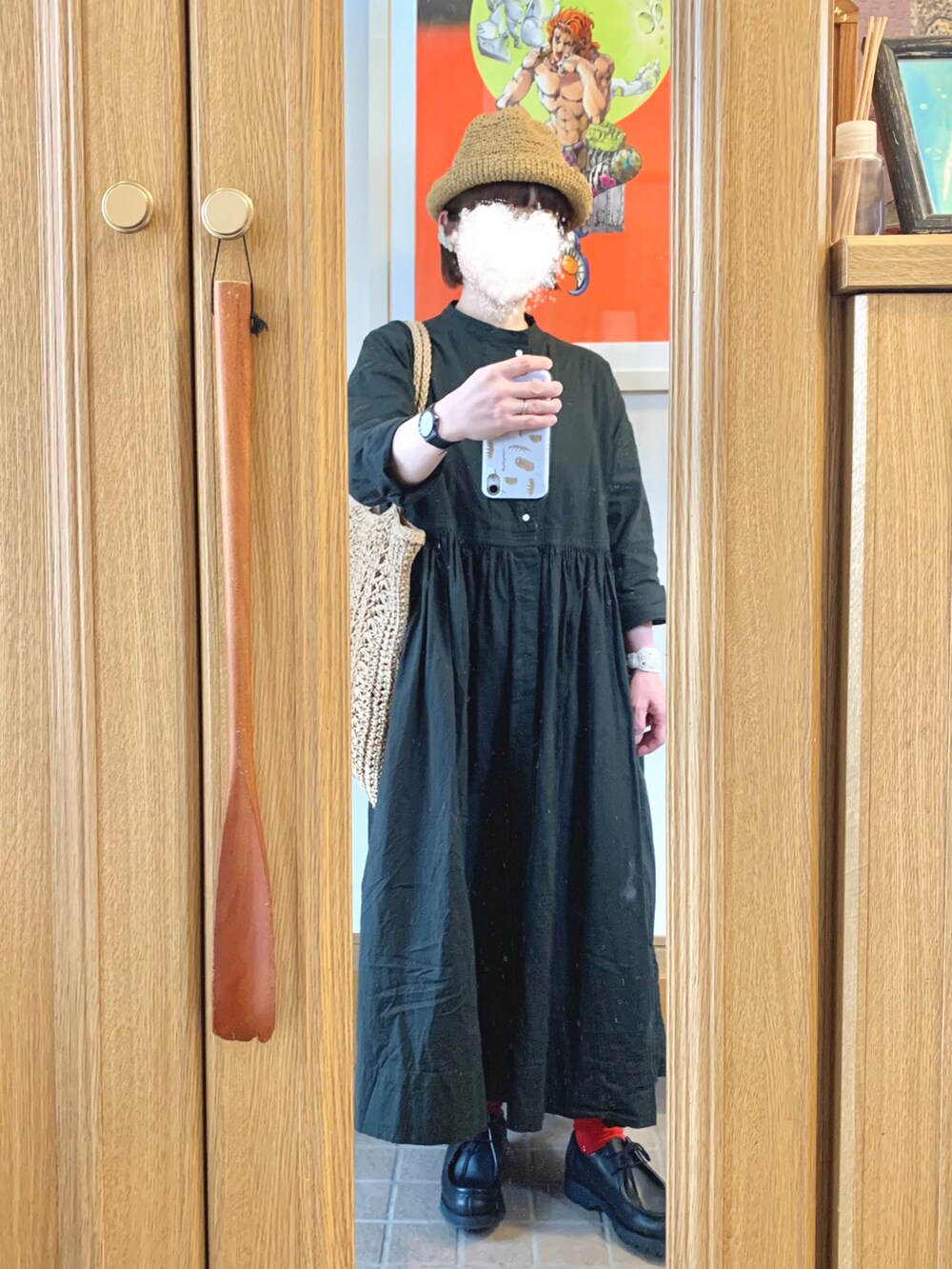 「今日のコーデ、今日の服、休日コーデ、シンプルコーデ、赤靴下」｜「ROPE' PICNICのアイテム（帽子、ブラウン系）」を使った、まっきさん（レディース・149cm）の春コーディネートの3枚目の写真