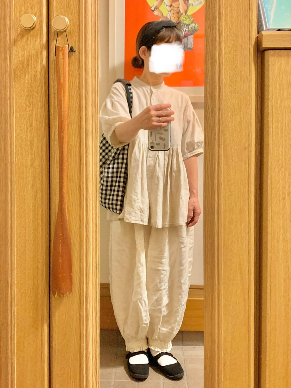 「昨日のコーデ、昨日の服、麦わら帽子、カチューシャ、古着、作家メイド、モノトーン、ホワイトコーデ、ギンガムチェック」｜「作家メイドのアイテム（ショルダーバッグ、ブラック系）」を使った、まっきさん（レディース・150cm）の夏コーディネートの4枚目の写真