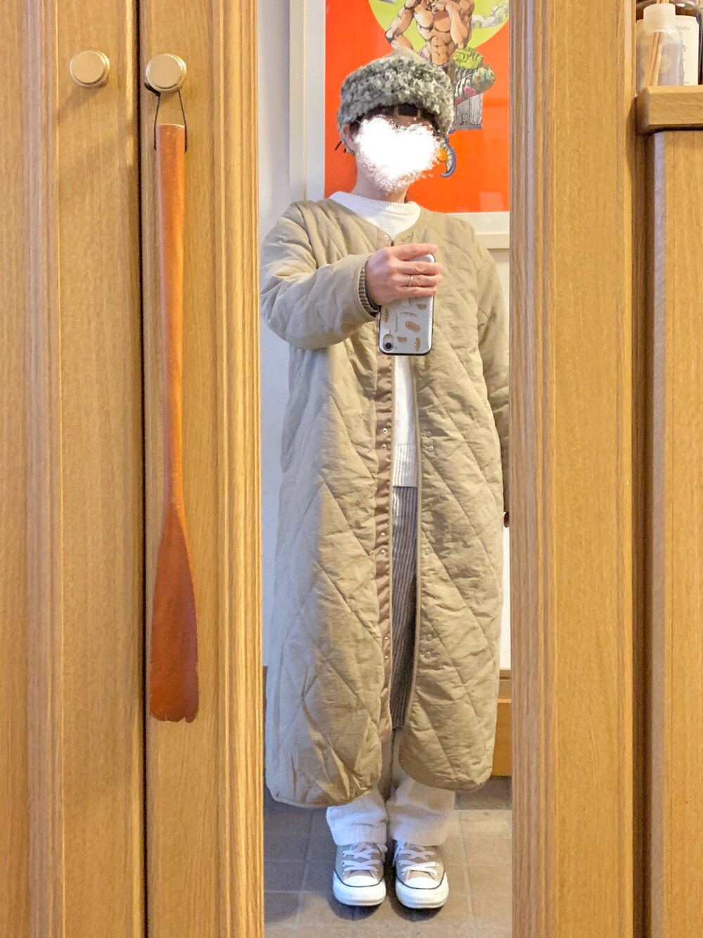 「ロングコート、今日のコーデ、今日の服」｜「CONVERSEのアイテム（スニーカー、ベージュ系）」を使った、まっきさん（レディース・149cm）の冬コーディネートの3枚目の写真