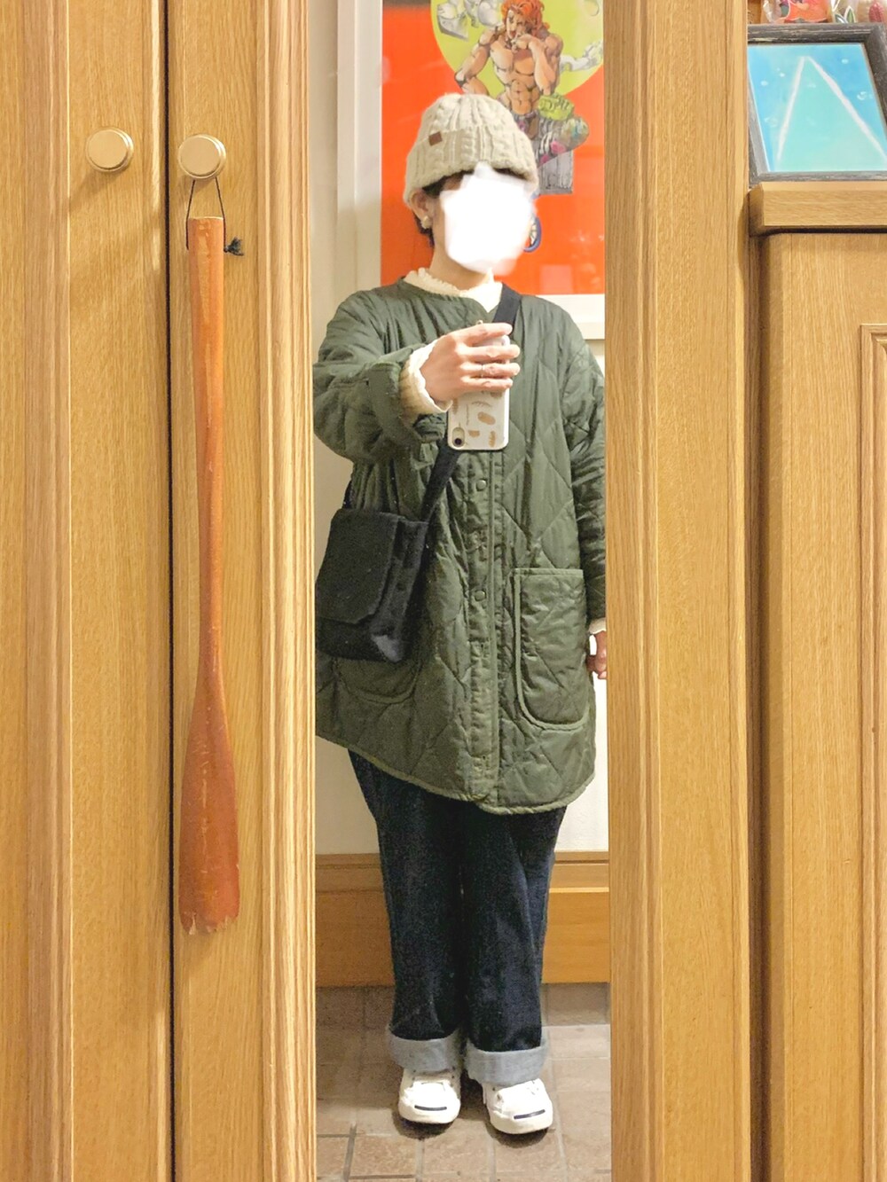 「昨日のコーデ、昨日の服、ニット帽、ニット、オーバーオール、モッズコート、ライナー」｜「Samansa Mos2の前あきサロペット（サロペット/オーバーオール、ブルー系）」を使った、まっきさん（レディース・149cm）の春コーディネートの3枚目の写真
