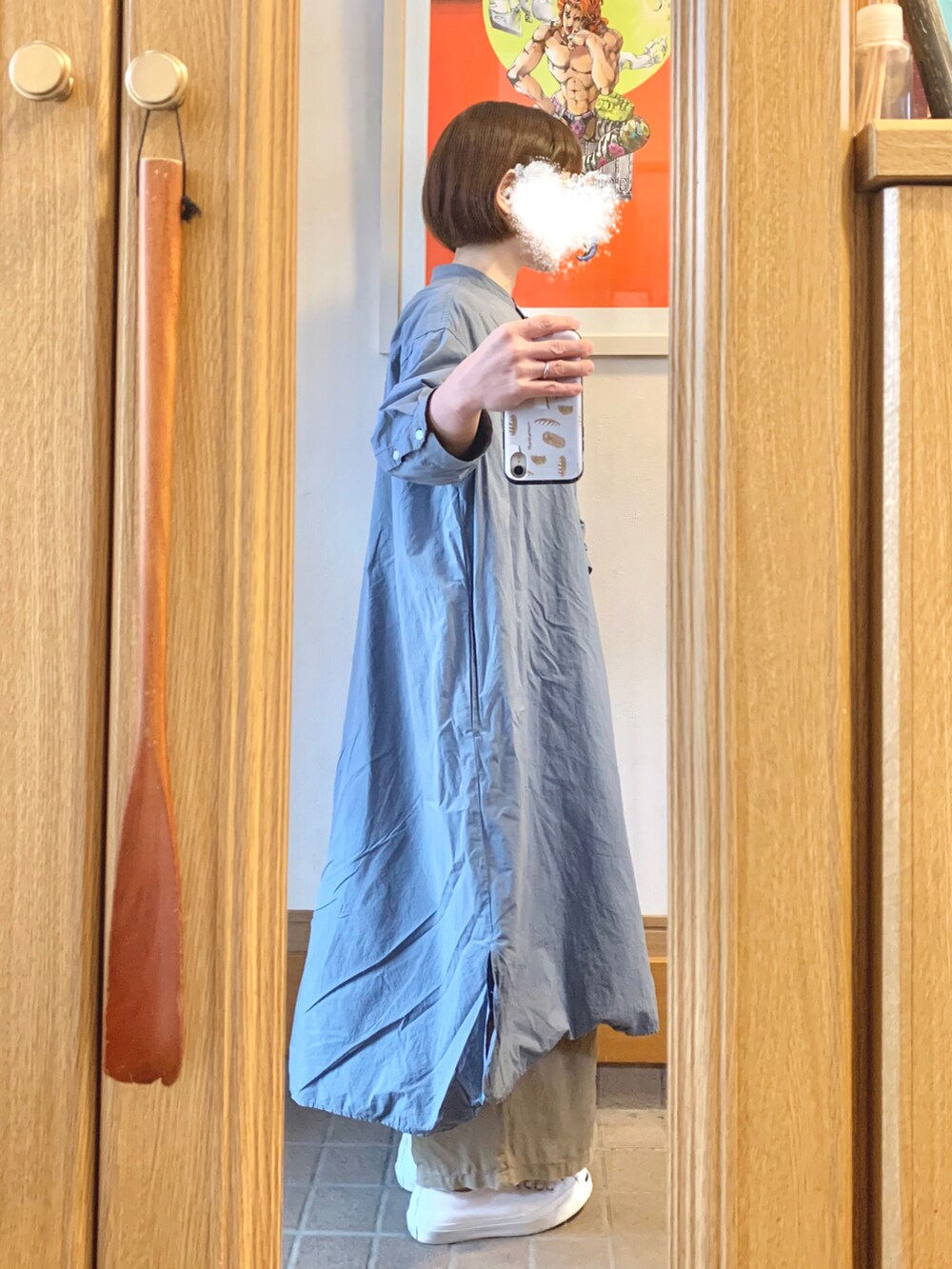 「今日のコーデ、今日の服、シンプルコーデ、くすみカラー、くすみブルー、ジャックパーセル」｜「HEART MARKETのアイテム（シャツワンピース、ブルー系）」を使った、まっきさん（レディース・149cm）の春コーディネートの2枚目の写真