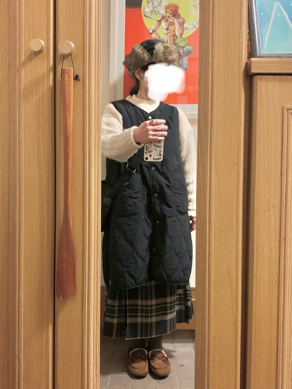 「昨日のコーデ、昨日の服、ニット帽、ニット、モッズコート、モカシン」｜「古着のアイテム（ニット/セーター、ホワイト系）」を使った、まっきさん（レディース・150cm）の冬コーディネートの3枚目の写真