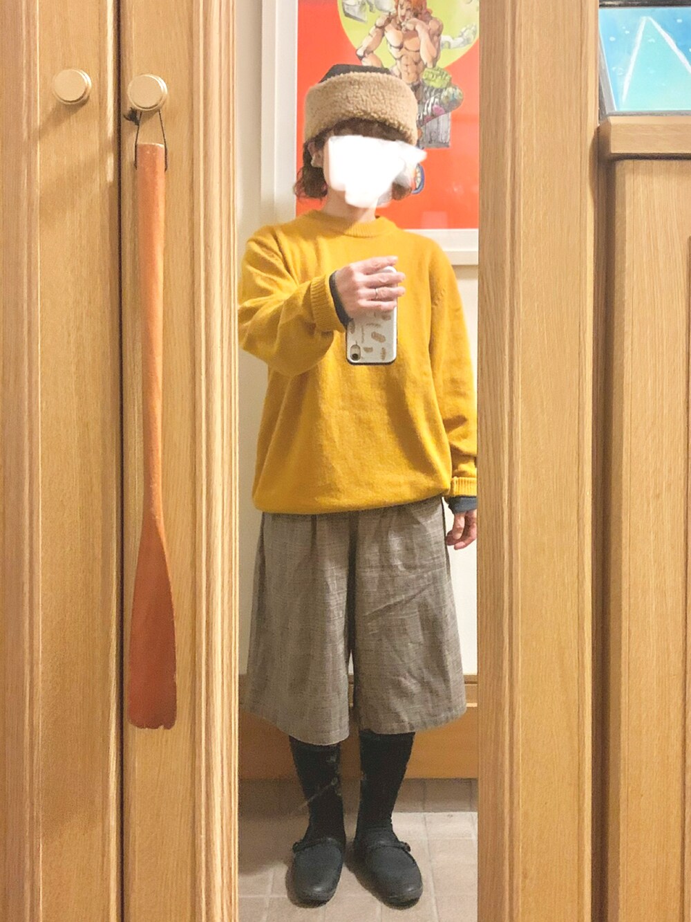 「昨日のコーデ、昨日の服、ニット、メンズアイテム、黄色、チェックパンツ」｜「GUのアイテム（ニット/セーター、イエロー系）」を使った、まっきさん（レディース・149cm）の冬コーディネートの3枚目の写真