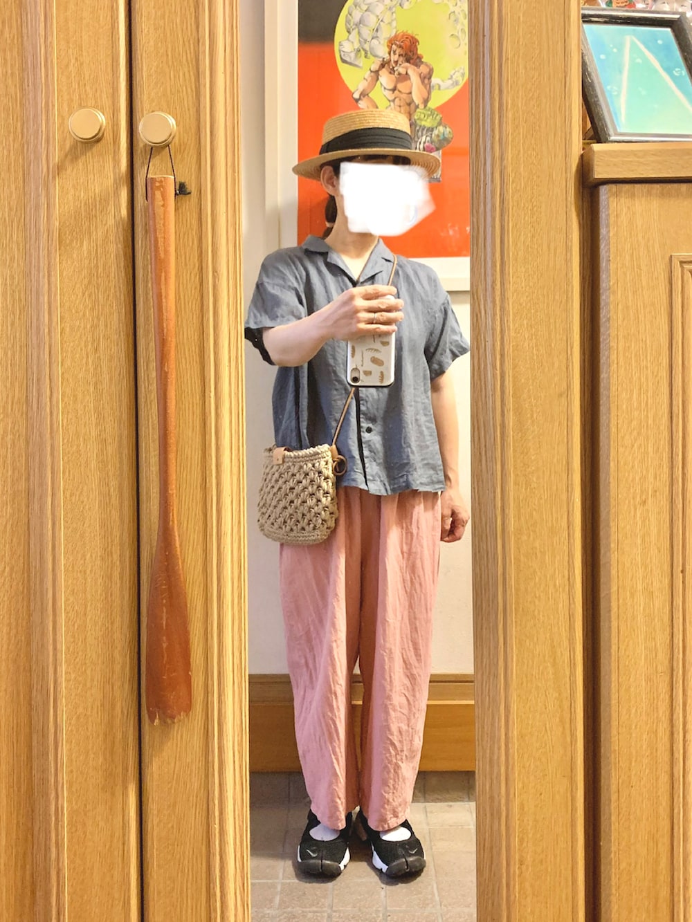 「一昨日のコーデ、麦わら帽子、開襟シャツ、ピンク、ピンクとグレー、エアリフト、麻紐バック」｜「14+のアイテム（ハット、ブラック系）」を使った、まっきさん（レディース・150cm）の夏コーディネートの2枚目の写真