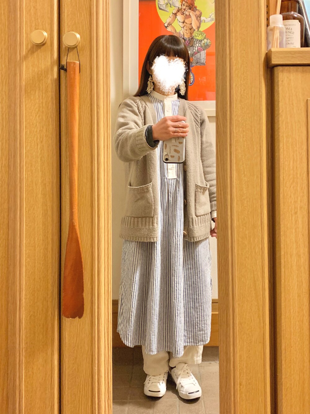 「今日のコーデ、今日の服、ストライプ、カーディガン、ジャックパーセル」｜「sm2rhythmのニットカーディガン（カーディガン/ボレロ、グレー系）」を使った、まっきさん（レディース・149cm）の冬コーディネートの2枚目の写真