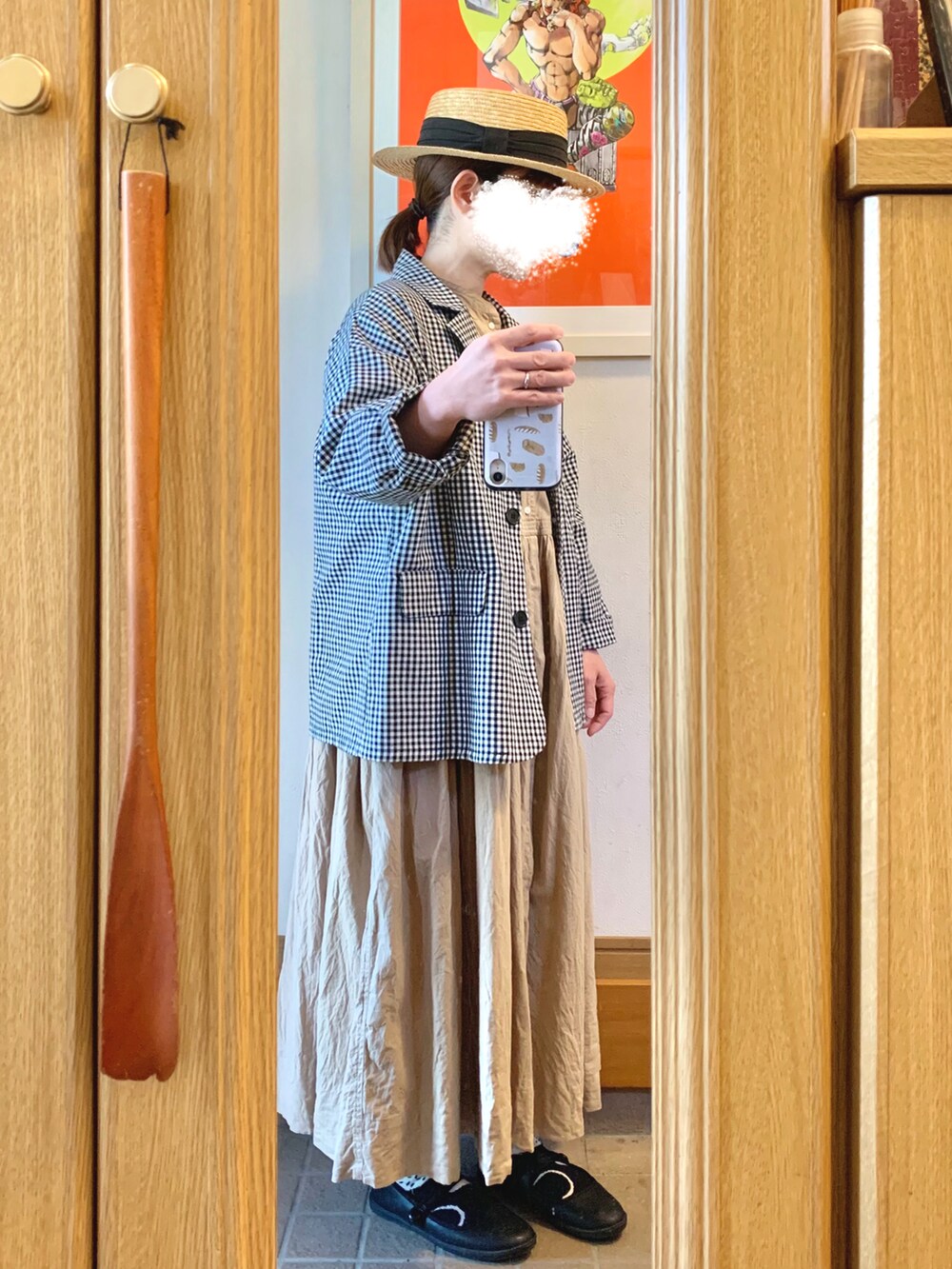 「今日のコーデ、今日の服、麦わら帽子、ギンガムチェック、ワンピース、フレンチブル靴下、シャンブル、プチプラ」｜「14+の麦ブレードカンカン帽（ハット、ブラック系）」を使った、まっきさん（レディース・149cm）の春コーディネートの4枚目の写真