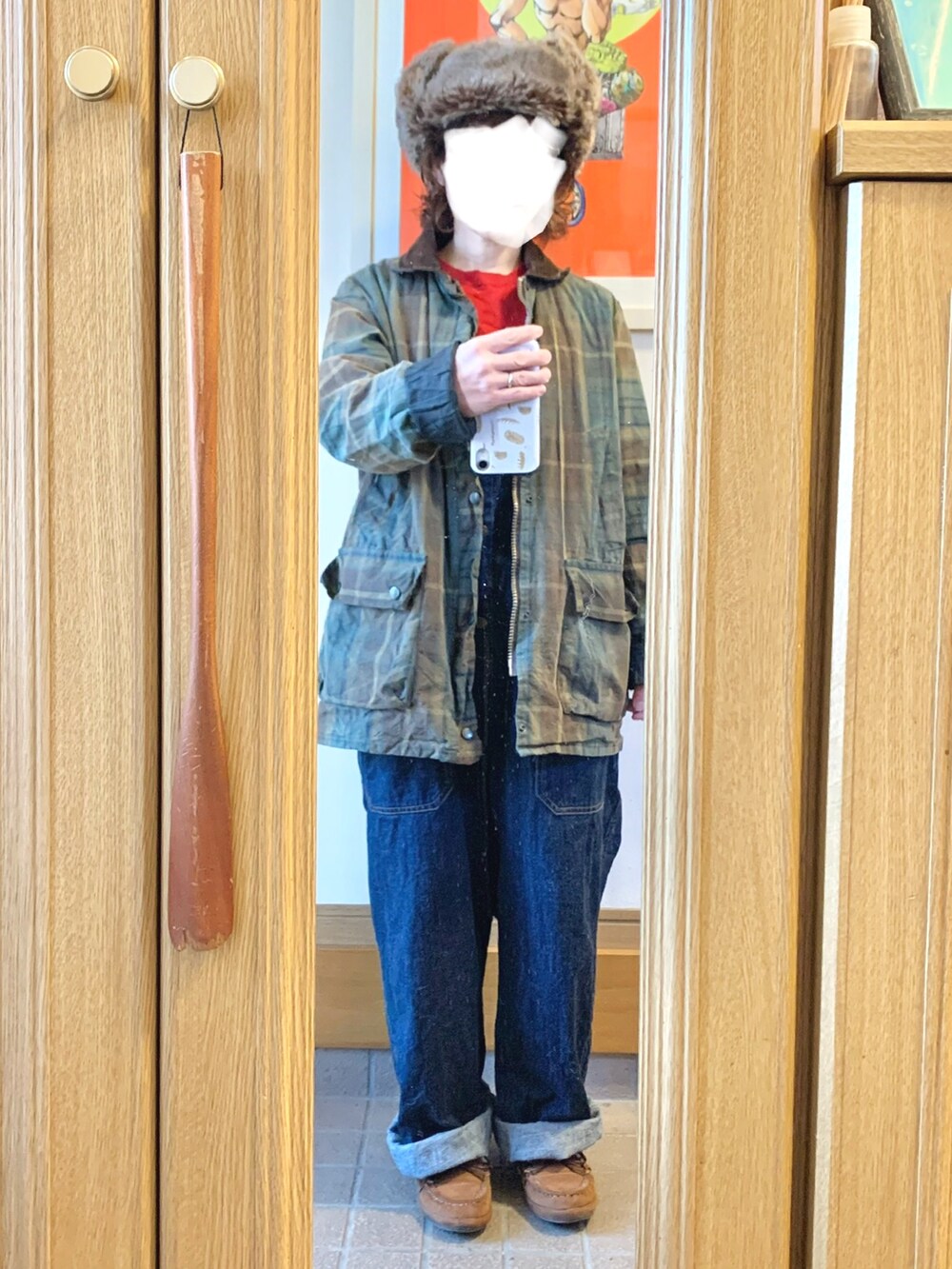 「今日のコーデ、今日の服、赤、オーバーオール、古着、オイルドジャケット、モカシン、フライトキャップ」｜「royal paddockのアイテム（ジャケット/アウター、グリーン系）」を使った、まっきさん（レディース・149cm）の冬コーディネートの3枚目の写真