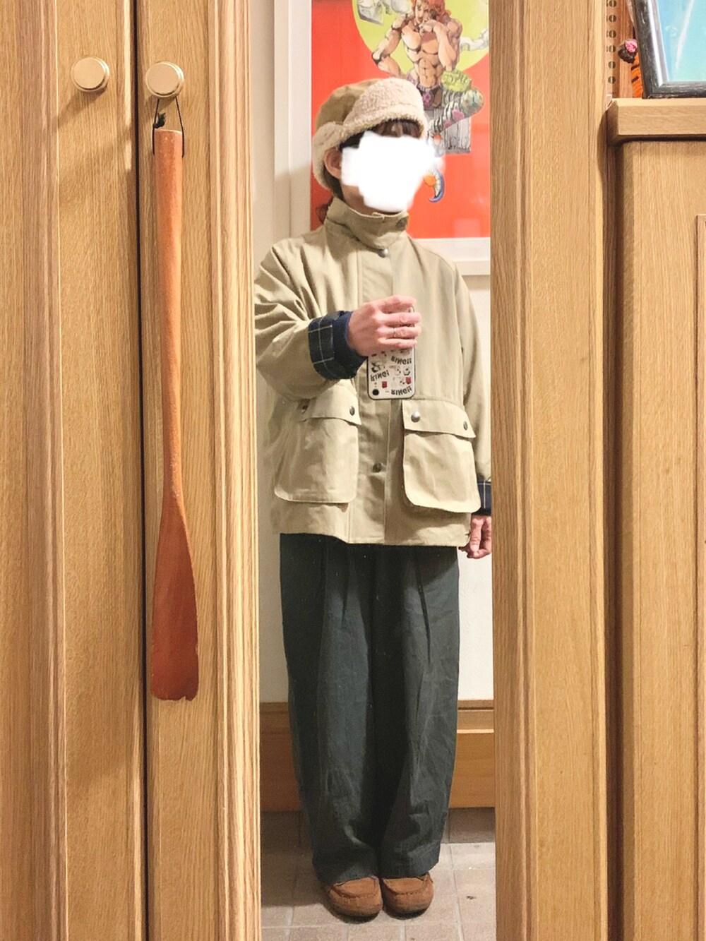 「昨日のコーデ、昨日の服、シンプルコーデ、メンズライク、スウェット、ハンティングジャケット、フライトキャップ、モカシン、古着」｜「BEAMSのアイテム（スウェット、ブルー系）」を使った、まっきさん（レディース・150cm）の冬コーディネートの3枚目の写真