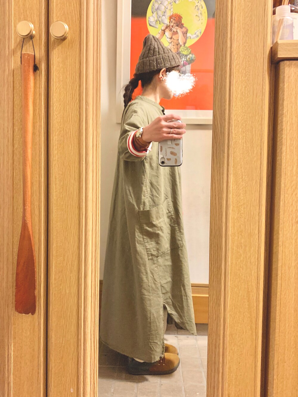 「今日のコーデ、今日の服、ニット帽、ワンピース、モンタナ、中古靴」｜「studio CLIPのアイテム（シャツワンピース、グリーン系）」を使った、まっきさん（レディース・149cm）の秋コーディネートの4枚目の写真