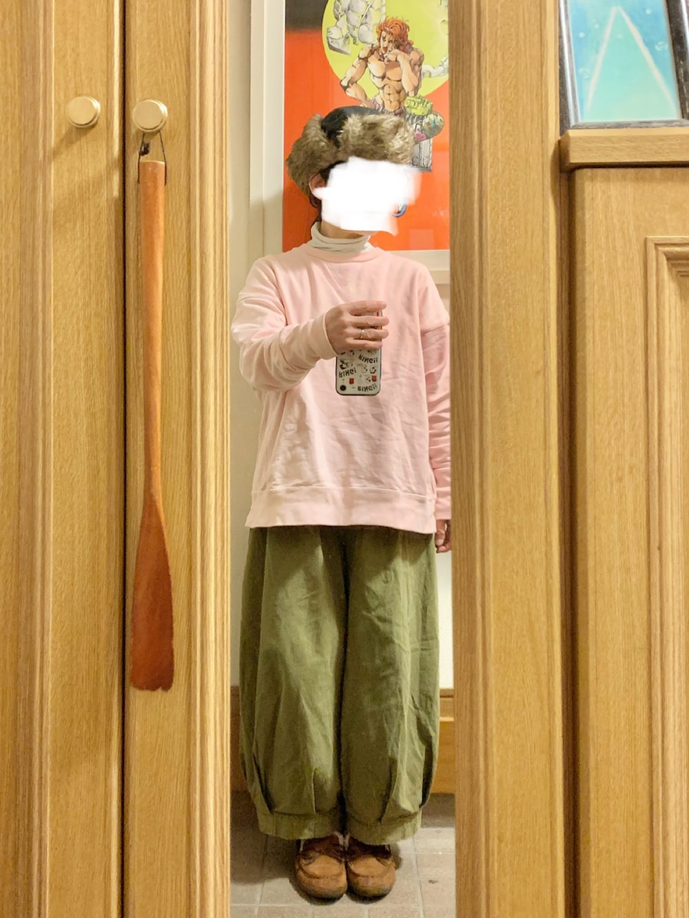 「昨日のコーデ、昨日の服、古着、スウェット、ピンク、カーキ、モッズコート、モカシン、フライトキャップ」｜「SLOBE IENAのアイテム（スウェット、ピンク系）」を使った、まっきさん（レディース・150cm）の冬コーディネートの2枚目の写真