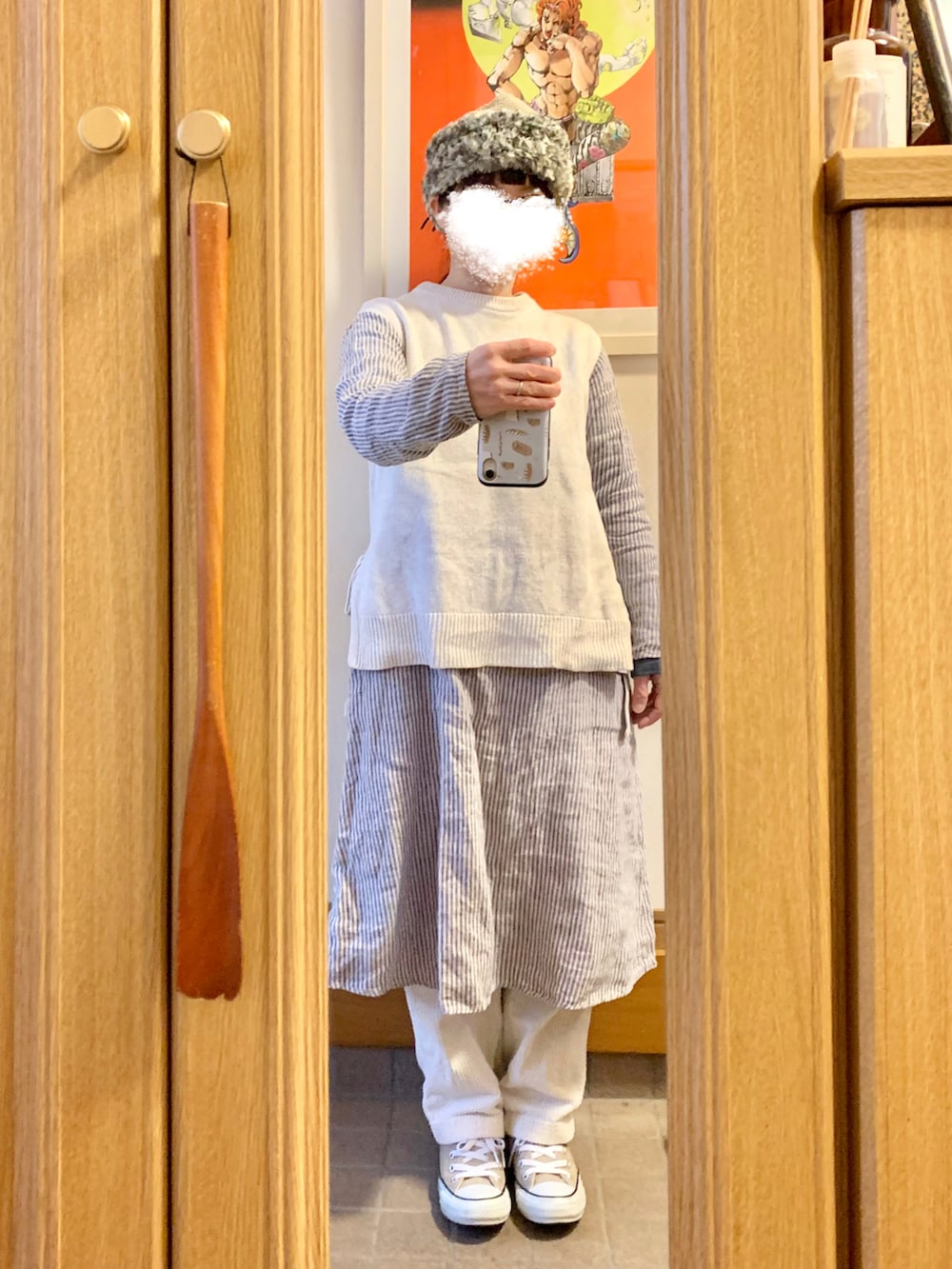 「ロングコート、今日のコーデ、今日の服」｜「CONVERSEのアイテム（スニーカー、ベージュ系）」を使った、まっきさん（レディース・149cm）の冬コーディネートの2枚目の写真