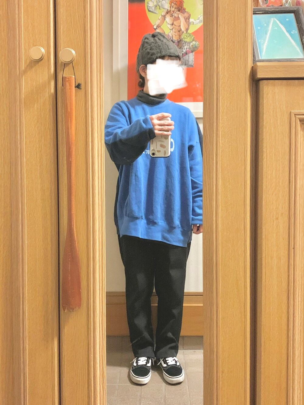 「昨日のコーデ、昨日の服、ニット帽、スウェット、古着、ライナー、ヒートテックフリースタートルネックＴシャツ」｜「VANSのアイテム（スニーカー、ブラック系）」を使った、まっきさん（レディース・149cm）の春コーディネートの2枚目の写真