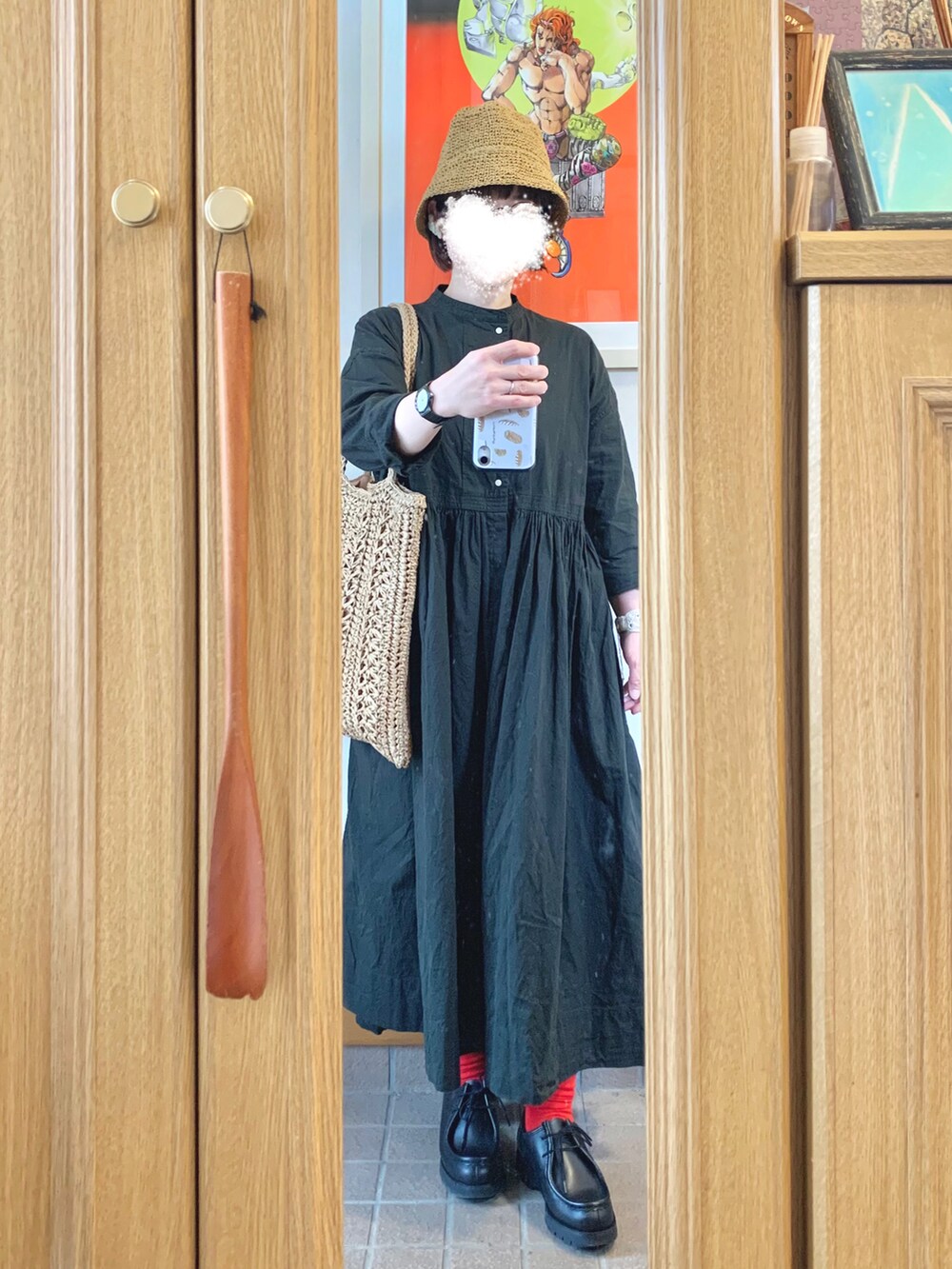 「今日のコーデ、今日の服、休日コーデ、シンプルコーデ、赤靴下」｜「ROPE' PICNICのアイテム（帽子、ブラウン系）」を使った、まっきさん（レディース・149cm）の春コーディネートの4枚目の写真