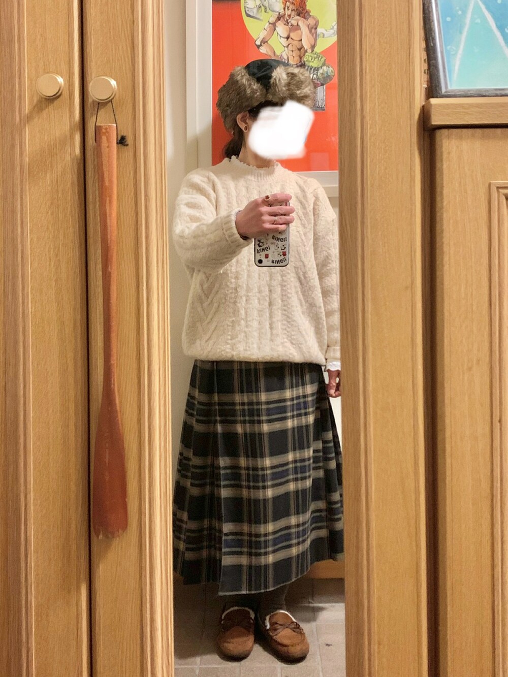 「昨日のコーデ、昨日の服、ニット帽、ニット、モッズコート、モカシン」｜「古着のアイテム（ニット/セーター、ホワイト系）」を使った、まっきさん（レディース・150cm）の冬コーディネートの2枚目の写真