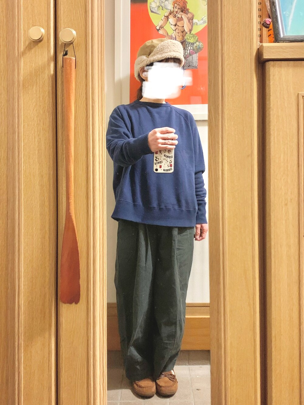 「昨日のコーデ、昨日の服、シンプルコーデ、メンズライク、スウェット、ハンティングジャケット、フライトキャップ、モカシン、古着」｜「BEAMSのアイテム（スウェット、ブルー系）」を使った、まっきさん（レディース・150cm）の冬コーディネートの2枚目の写真