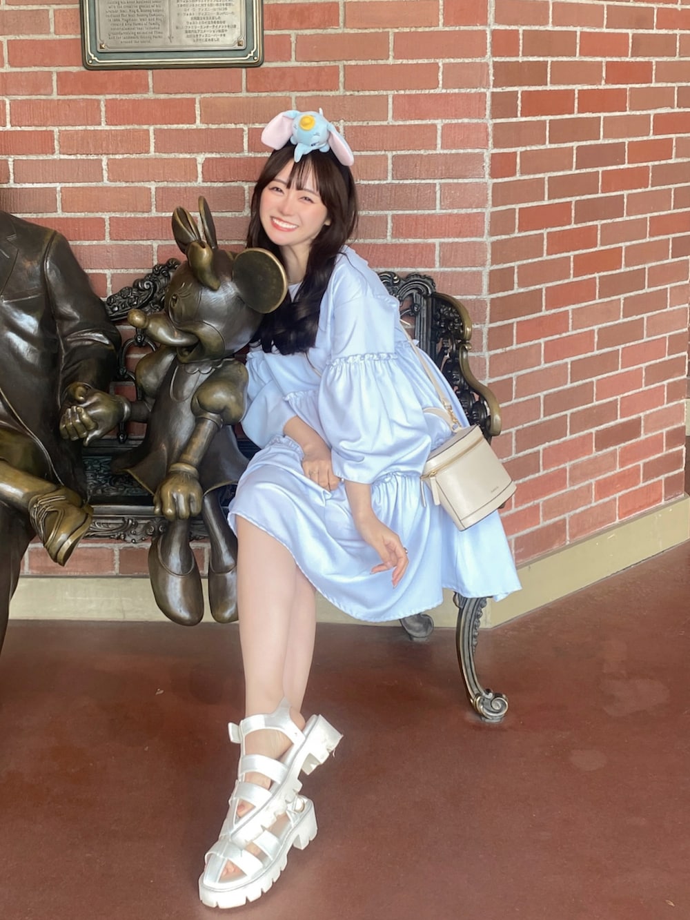 「初夏コーデ、ディズニーコーデ、ディズニー、ミニワンピ、デート、淡色コーデ、淡色女子、ブルーコーデ、ブルー、サンダル、厚底サンダル、夏コーデ、カラーコーデ、ワンピース、ワンピーススタイル」｜「pomiiiのシフォンリボンティアードワンピース（ワンピース、ブルー系）」を使った、白濱楓雅 ( ふぅ )🍨さん（骨格ストレート・レディース・158cm）の夏コーディネートの3枚目の写真