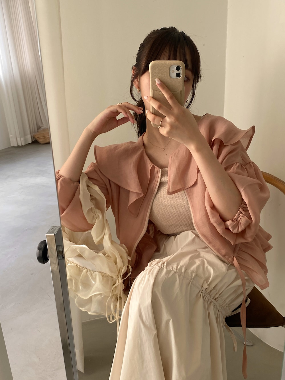 「夏コーデ、シアートップス、デート、デートスタイル（WOMEN）、タンクトップ、ガーリー、ガーリーコーデ、カジュアルガーリー、淡色コーデ、淡色女子、ピンク、ピンクコーデ、着回しコーデ、ワントーンコーデ、ホワイト」｜「pomiiiのワッフルタンクトップ（タンクトップ、ピンク系）」を使った、白濱楓雅 ( ふぅ )🍨さん（骨格ストレート・レディース・158cm）の夏コーディネートの3枚目の写真