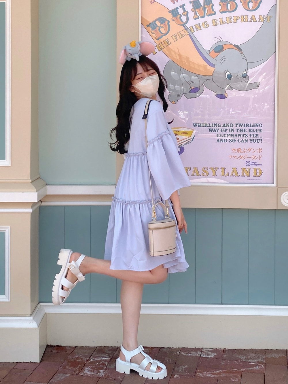 「初夏コーデ、ディズニーコーデ、ディズニー、ミニワンピ、デート、淡色コーデ、淡色女子、ブルーコーデ、ブルー、サンダル、厚底サンダル、夏コーデ、カラーコーデ、ワンピース、ワンピーススタイル」｜「pomiiiのシフォンリボンティアードワンピース（ワンピース、ブルー系）」を使った、白濱楓雅 ( ふぅ )🍨さん（骨格ストレート・レディース・158cm）の夏コーディネートの4枚目の写真