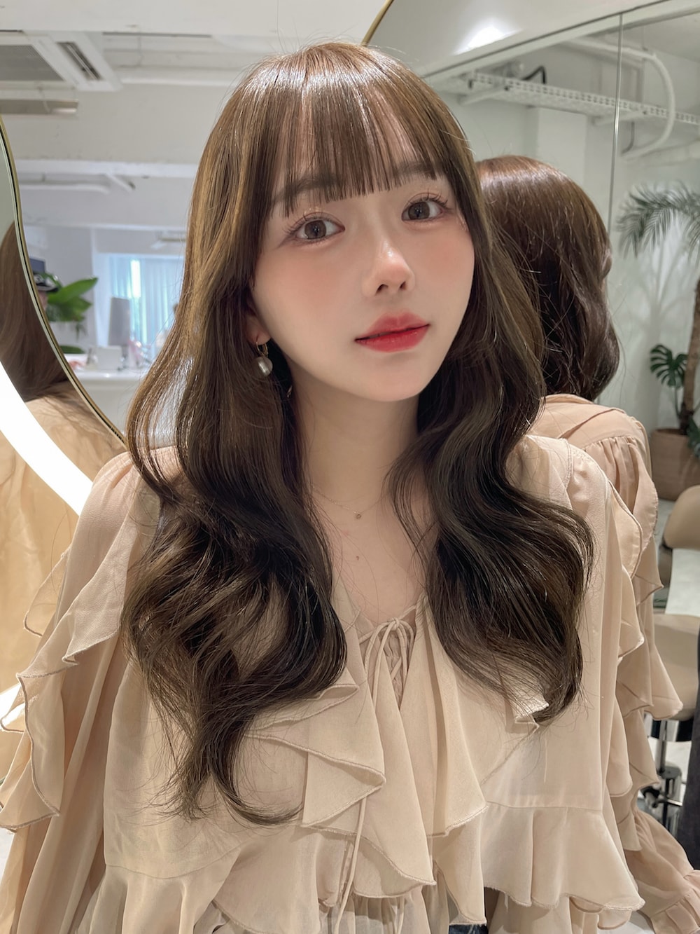 「アツいコーデ全部見せ、レイヤードスタイル、お出かけコーデ、パンツスタイル、夏コーデ、秋服準備はじめました、デートコーデ、デニム、淡色コーデ、サンダル、フリル、骨格ストレート」｜「SNIDELのデザインワイドデニム（デニムパンツ、ブルー系）」を使った、白濱楓雅 ( ふぅ )🍨さん（骨格ストレート・レディース・158cm）の夏コーディネートの2枚目の写真
