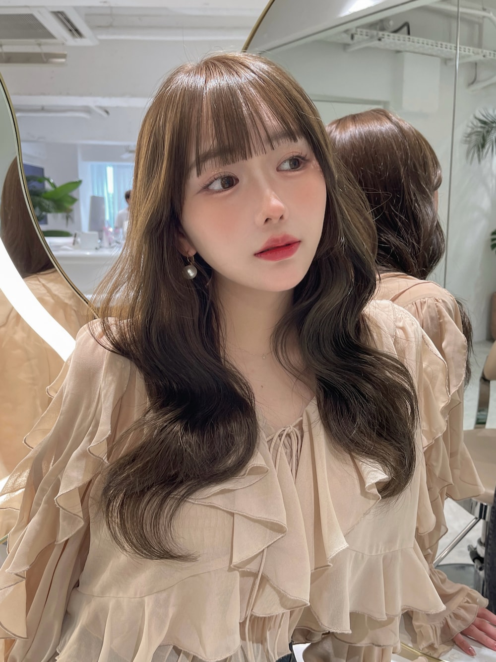 「アツいコーデ全部見せ、レイヤードスタイル、お出かけコーデ、パンツスタイル、夏コーデ、秋服準備はじめました、デートコーデ、デニム、淡色コーデ、サンダル、フリル、骨格ストレート」｜「SNIDELのデザインワイドデニム（デニムパンツ、ブルー系）」を使った、白濱楓雅 ( ふぅ )🍨さん（骨格ストレート・レディース・158cm）の夏コーディネートの3枚目の写真