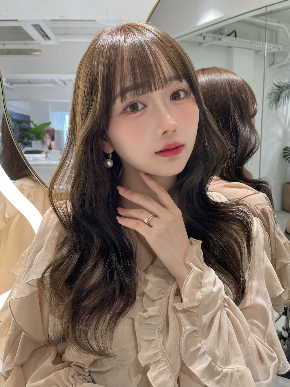 「アツいコーデ全部見せ、レイヤードスタイル、お出かけコーデ、パンツスタイル、夏コーデ、秋服準備はじめました、デートコーデ、デニム、淡色コーデ、サンダル、フリル、骨格ストレート」｜「SNIDELのデザインワイドデニム（デニムパンツ、ブルー系）」を使った、白濱楓雅 ( ふぅ )🍨さん（骨格ストレート・レディース・158cm）の夏コーディネートの4枚目の写真