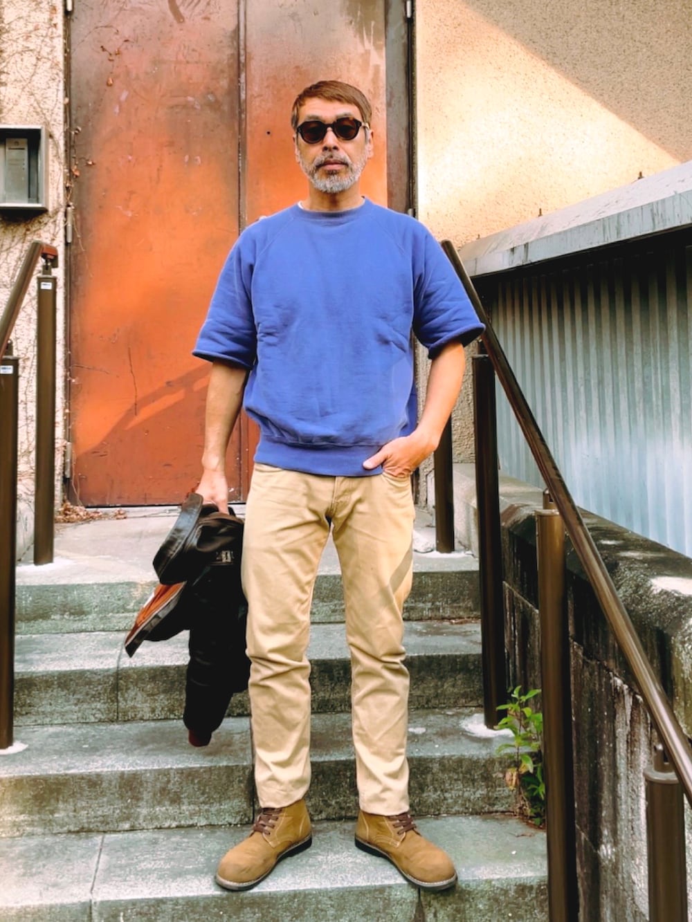 「ミリタリー、a2 flight jacket、スエット」｜「THE REAL McCOY'Sのアイテム（ミリタリージャケット、ブラウン系）」を使った、YosaKuginoさん（メンズ・176cm）の春コーディネートの3枚目の写真