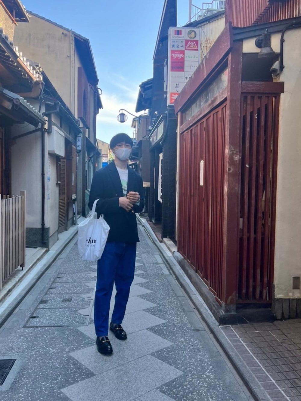 「ごきげんウィーク、休日スタイル、キレイめ、ジャケット、デニムパンツ、ローファー」｜「SENSE OF PLACE by URBAN RESEARCHの『セットアップ対応』 ダブルブレストジャケット（テーラードジャケット、ブルー系）」を使った、Noshuさん（メンズ・181cm）の春コーディネートの2枚目の写真