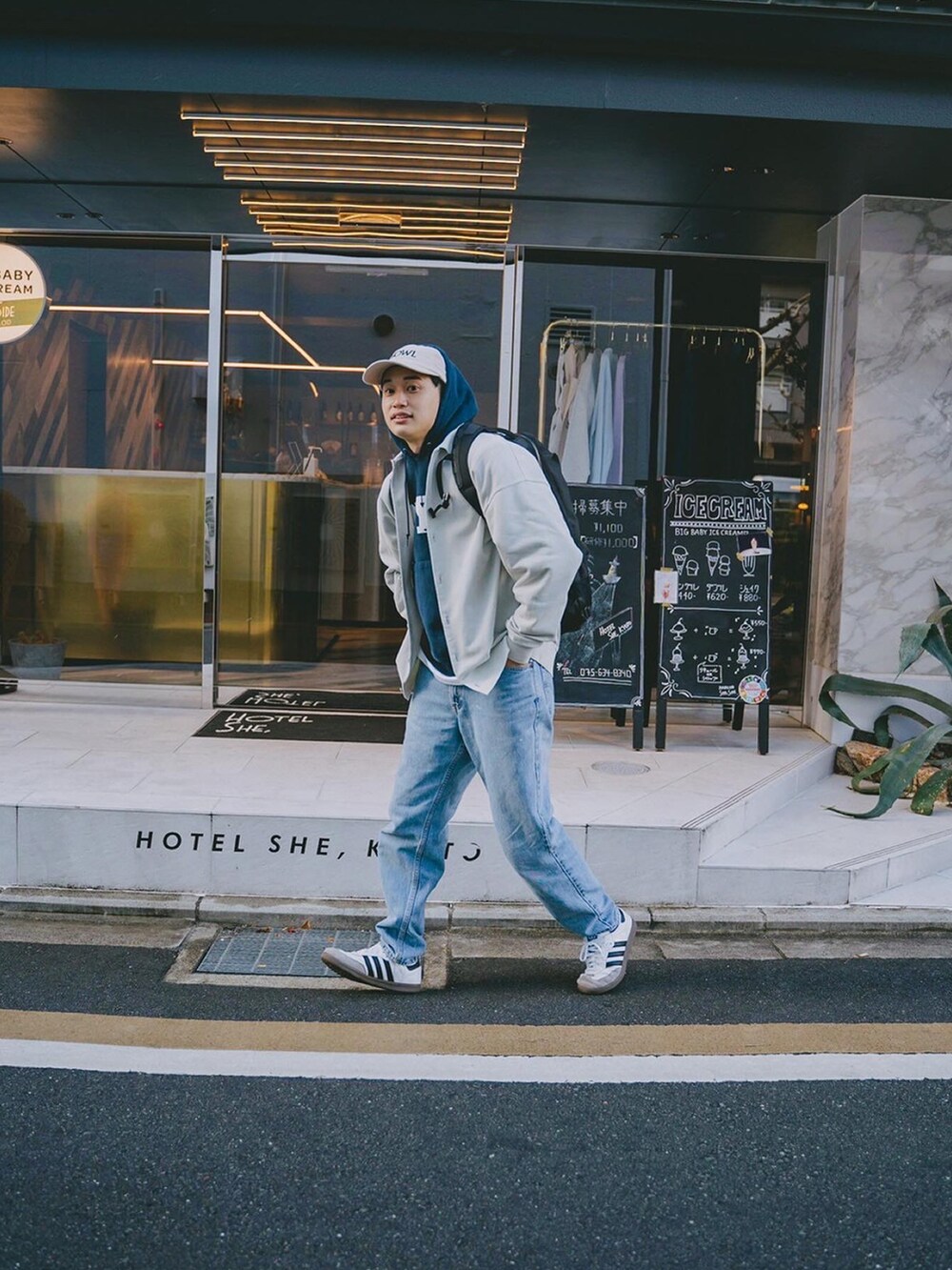 「私の推しブランド、冬コーデ、春コーデ、ポロシャツ、大人カジュアル、オーバーサイズ、レイヤードスタイル、キャップ、デニム、スニーカーコーデ、きれいめカジュアル、ストリート、古着MIX、ストリートコーデ、ストリートMIX」｜「Levi'sのアイテム（デニムパンツ、ブルー系）」を使った、すけさん（メンズ・171cm）の冬コーディネートの4枚目の写真