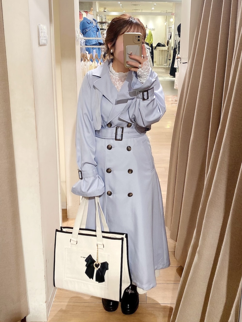 「OLIVE des OLIVE、オリーブ デ オリーブ(OLIVE des OLIVE)、春コーデ、サックスブルー、トレンチコート、トレンチ、マルチウェイ、ロングコート、春アウター、トートバッグ、淡色コーデ、きれいめカジュアル、春色、低身長、低身長コーデ」|「OLIVE des OLIVEのマルチWAYトレンチコート(トレンチコート、ブルー系)」を使った、ol_izmm_さん(レディース・153cm)の冬コーディネートの2枚目の写真