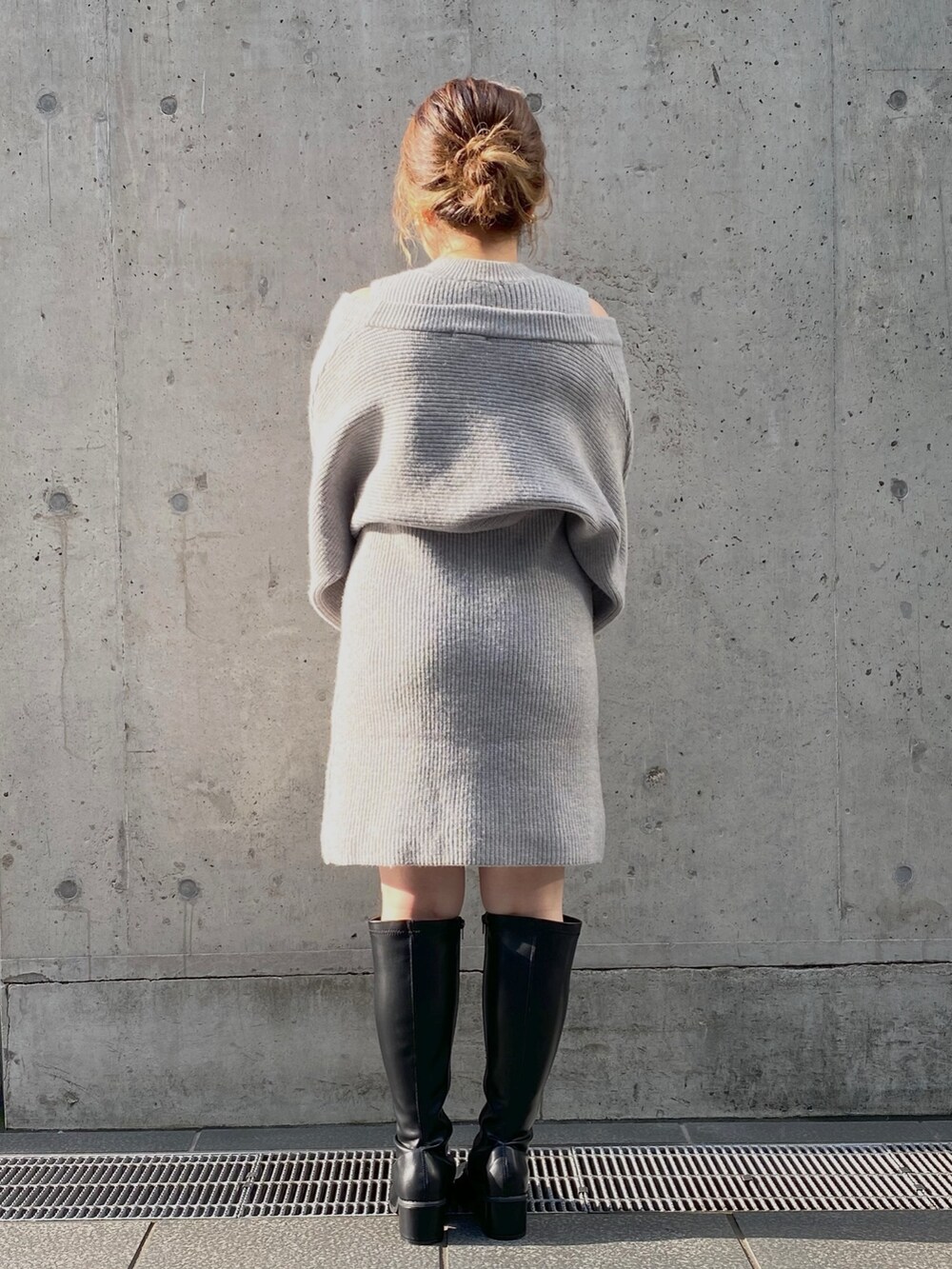 「OLIVE des OLIVE、オリーブ デ オリーブ(OLIVE des OLIVE)、モノトーン、ニットワンピース、ワンピース、ボレロ、秋服準備はじめました、ハンドバッグ、ロングブーツ、大人カジュアル、大人かわいい、秋のコーデ、低身長、低身長コーデ、骨格ストレート」｜「OLIVE des OLIVEのボレロ付ニットミニワンピース（ワンピース、グレー系）」を使った、ol_izmm_さん（レディース・153cm）の夏コーディネートの3枚目の写真