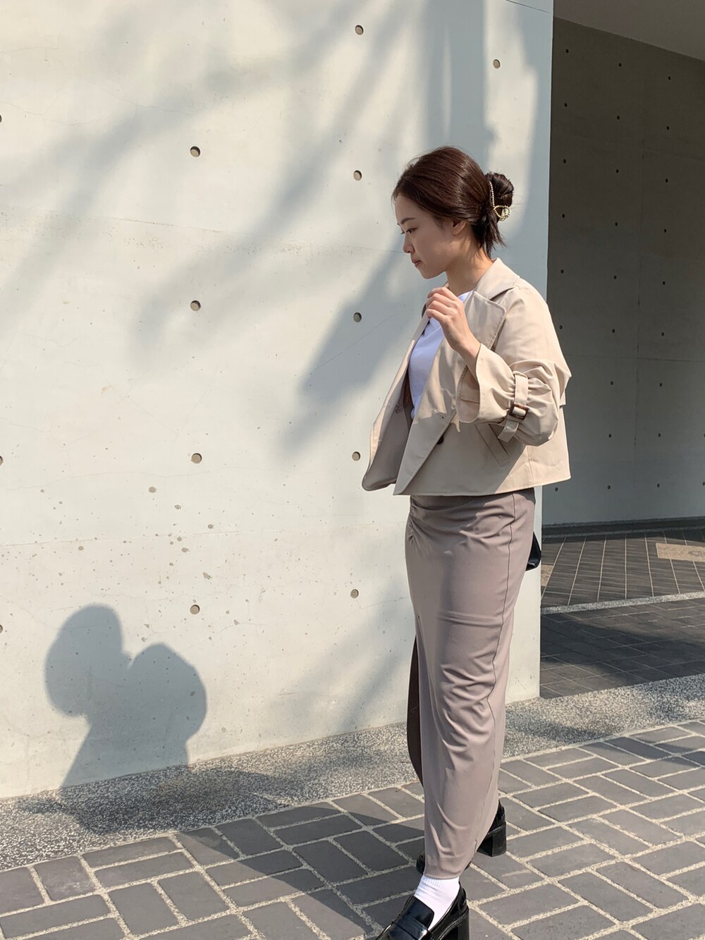 「MARITHE + FRANCOIS GIRBAUDのアイテム（Tシャツ/カットソー、ホワイト系）」を使った、D77さん（レディース・160cm）の春コーディネートの2枚目の写真