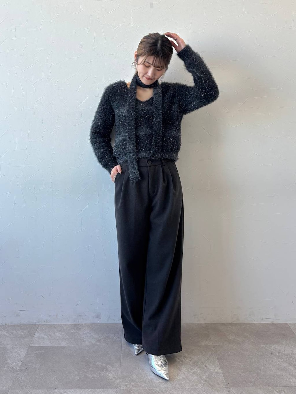 「高身長、きれいめ、FOREVER 21」｜「FOREVER 21の【2024FW】スニーカーミュール（パンプス、シルバー系）」を使った、ちゃやかさん（レディース・167cm）の冬コーディネートの2枚目の写真