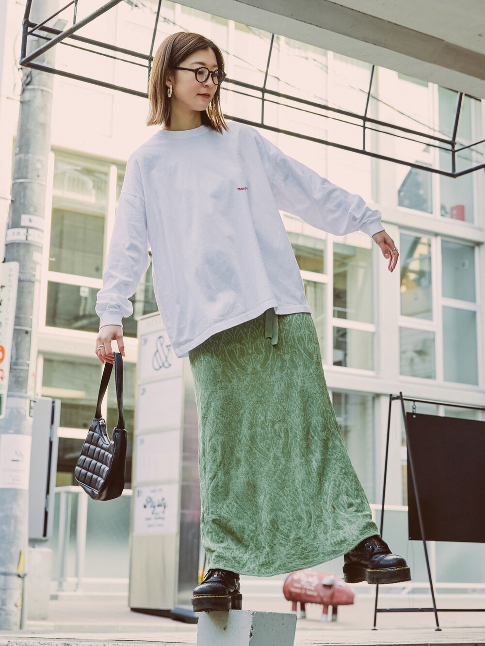 ホワイト系のトップス、その他のその他、その他のその他を着用したレディースの冬コーディネートの3枚目の写真