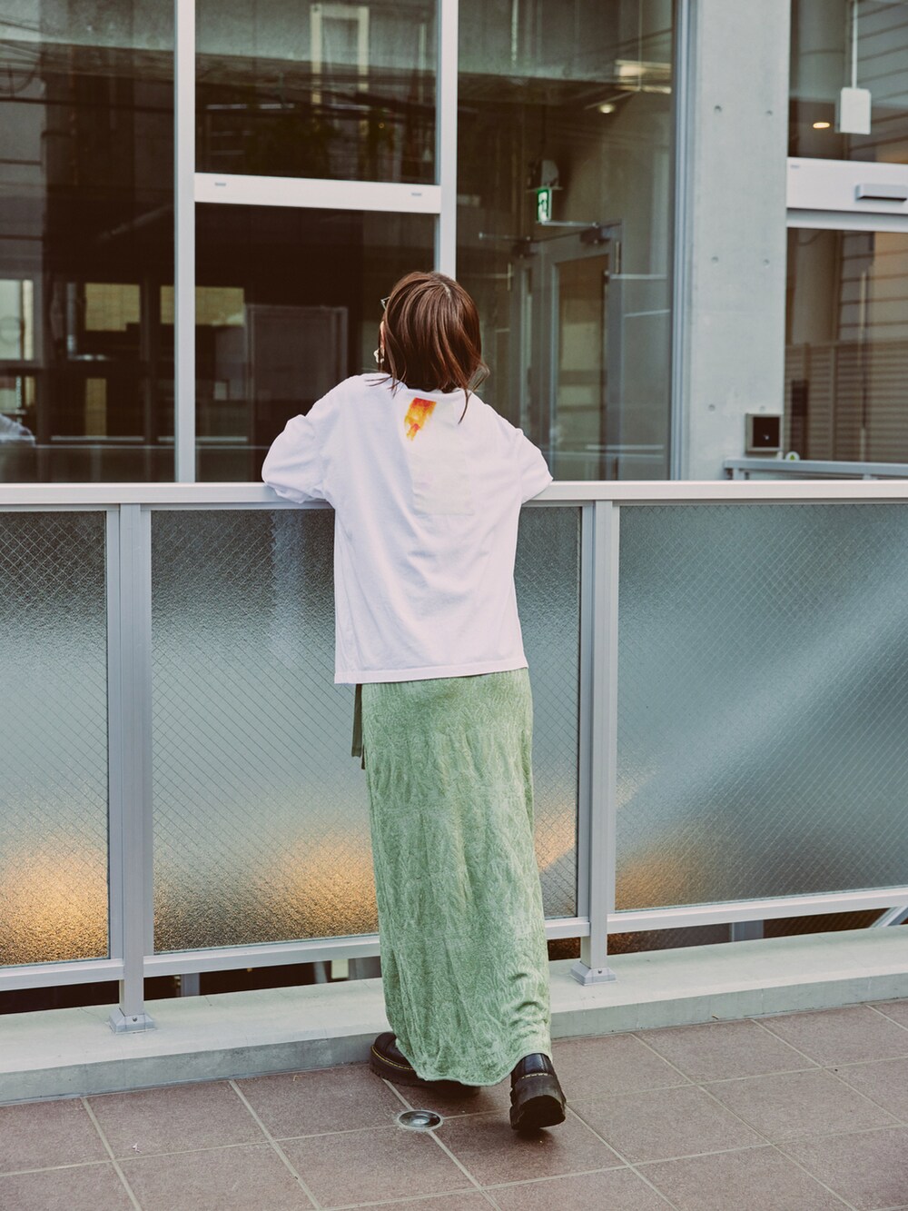 ホワイト系のトップス、その他のその他、その他のその他を着用したレディースの冬コーディネートの2枚目の写真