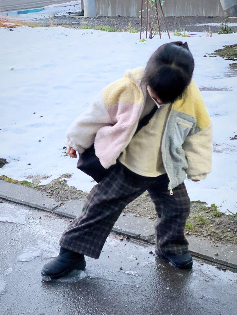 「チェック、ハイネック、チェックパンツ、キッズコーデ、セーラー、セーラーカラー」｜「LOWRYS FARMのウラケセーラープルオーバー　256250（Tシャツ/カットソー、ホワイト系）」を使った、ｍａｍｅ＊さん（キッズ・100cm）の秋コーディネートの3枚目の写真