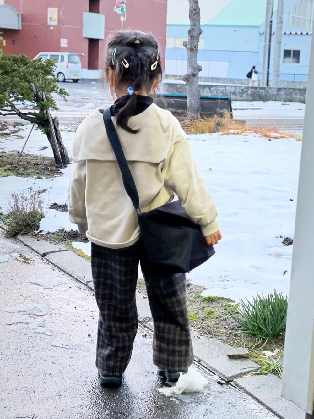 「チェック、ハイネック、チェックパンツ、キッズコーデ、セーラー、セーラーカラー」｜「LOWRYS FARMのウラケセーラープルオーバー　256250（Tシャツ/カットソー、ホワイト系）」を使った、ｍａｍｅ＊さん（キッズ・100cm）の秋コーディネートの2枚目の写真