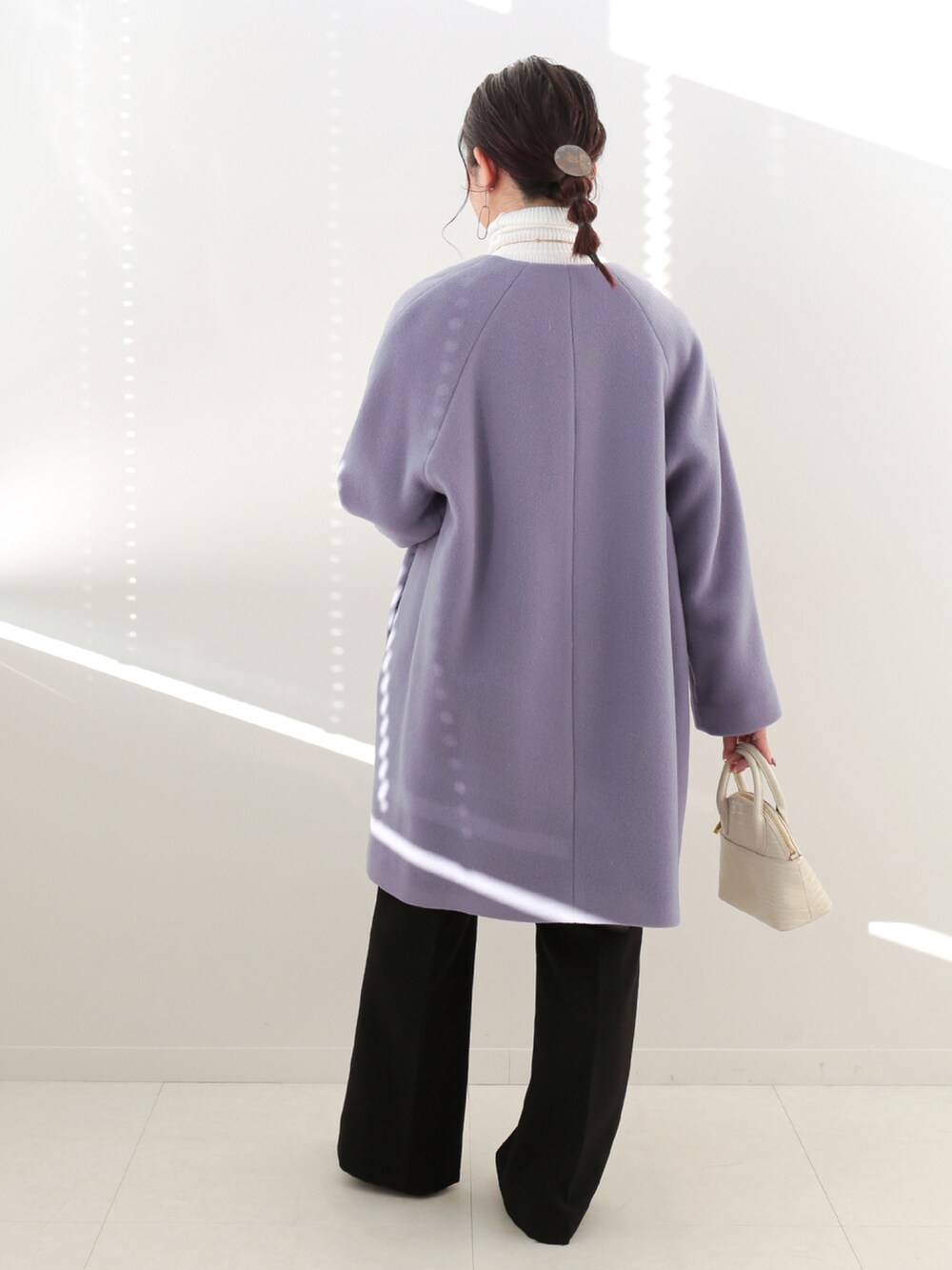 「クリスマスに着たい服、カラーコート、低身長コーデ、低身長、プチプラコーデ、プチプラ、B.C STOCK、simplicite、タートルネック、パープル、冬コーデ、ノーカラーコート、パンツスタイル、きれいめカジュアル、キレイめ」｜「Simpliciteのカラーイージー セミフレアパンツ◆（スラックス、ブラック系）」を使った、asakoさん（レディース・153cm）の冬コーディネートの3枚目の写真