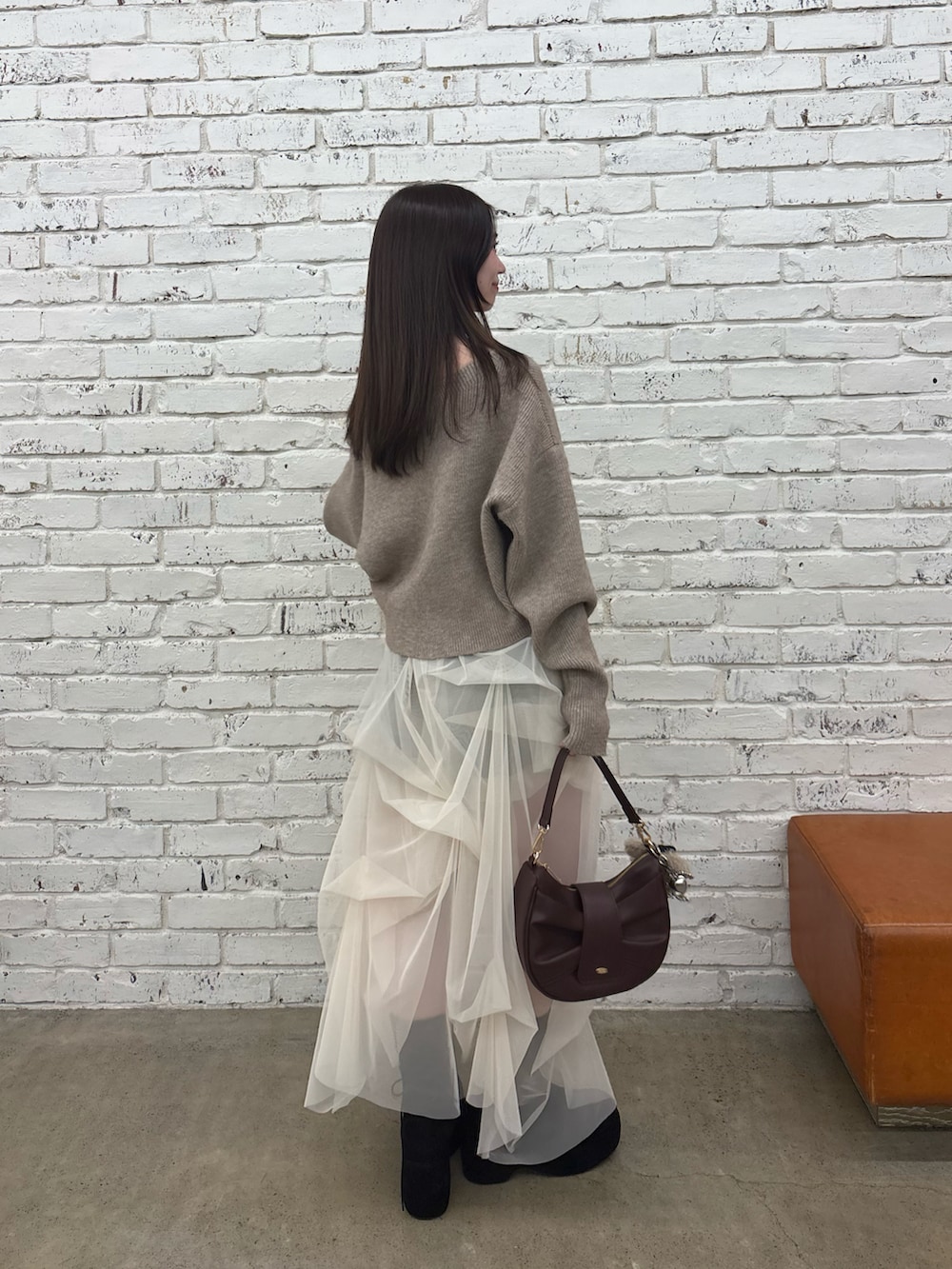 「ニット、オフショル、オフショルニット、チュールスカート、チュールワンピ、大人かわいい、低身長コーデ、きれいめカジュアル、秋コーデ、ベージュコーデ、大人コーデ、ブラウンコーデ」｜「Chicoの【セットアップ対応】ジップオフショルメランジニット（ニット/セーター、ベージュ系）」を使った、mayoさん（骨格ウェーブ・レディース・153cm）の秋コーディネートの3枚目の写真