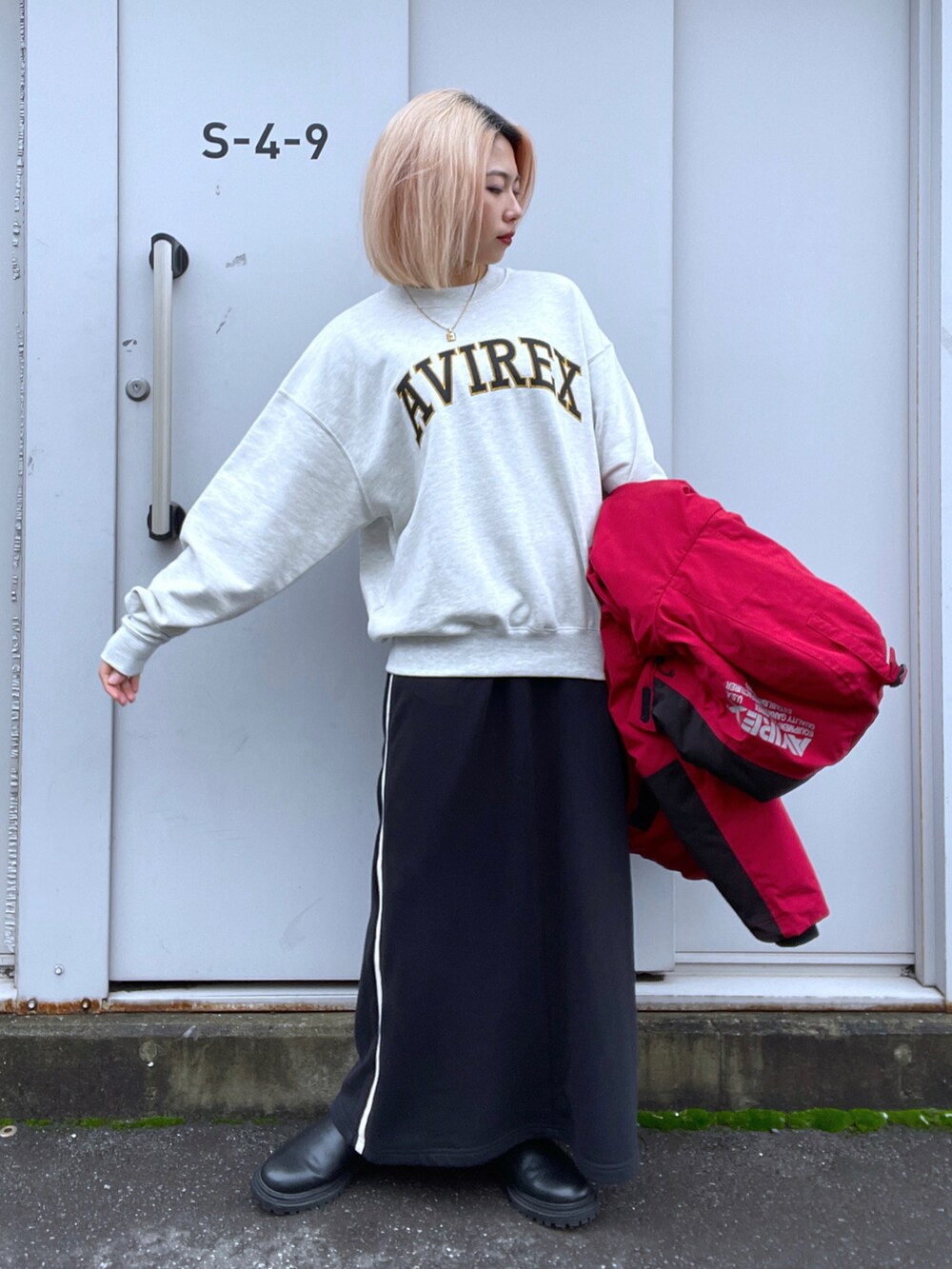 「スウェット、ダウンジャケット、AVIREX、冬コーデ、ootd、低身長、今日のコーデ、AVIREXBelle、AVIREX DEPOT、アビレックス(AVIREX)」｜「AVIREXのアイテム（スウェット、グレー系）」を使った、Reinaさん（レディース・155cm）の冬コーディネートの3枚目の写真