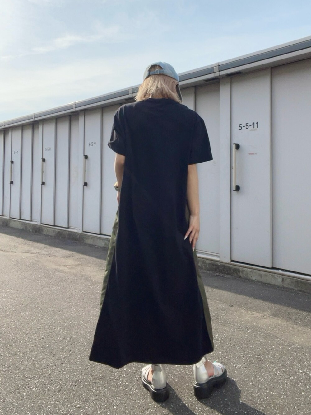 「AVIREX、AVIREXBelle、AVIREX DEPOT、アビレックス(AVIREX)、ワンピース、シンプル、低身長、今日のコーデ、ootd、サンダル」｜「AVIREXの《WEB&DEPOT限定》MA-1 POCKET ONEPIECE/MA-1ポケット ワンピース（ワンピース、ホワイト系）」を使った、Reinaさん（骨格ストレート・レディース・155cm）の春コーディネートの2枚目の写真