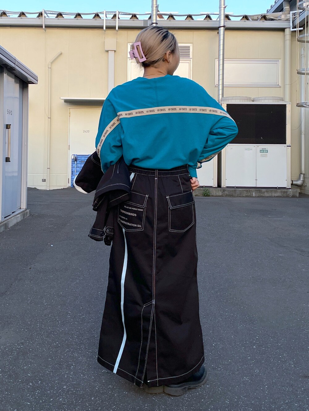 「セットアップ、AVIREX、ootd、ジャケットスタイル、春コーデ、低身長、今日のコーデ、AVIREXBelle、AVIREX DEPOT、アビレックス(AVIREX)」｜「AVIREXの《WEB&DEPOT限定》BACK LOGO TAPE TOPS/ バックロゴテープ トップス（Tシャツ/カットソー、グリーン系）」を使った、Reinaさん（レディース・155cm）の春コーディネートの3枚目の写真