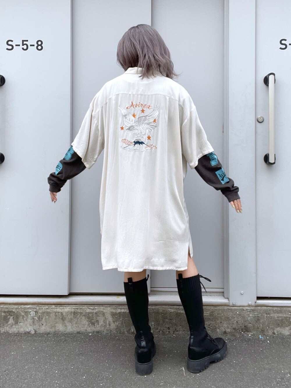 「AVIREX、ootd、春コーデ、シャツスタイル、低身長、ゆるコーデ、今日のコーデ、AVIREXBelle、AVIREX DEPOT、アビレックス(AVIREX)」｜「AVIREXの《限定》EAGLE SKA SHIRT / イーグル スカ刺繍シャツ（シャツ/ブラウス、ホワイト系）」を使った、Reinaさん（レディース・155cm）の春コーディネートの2枚目の写真
