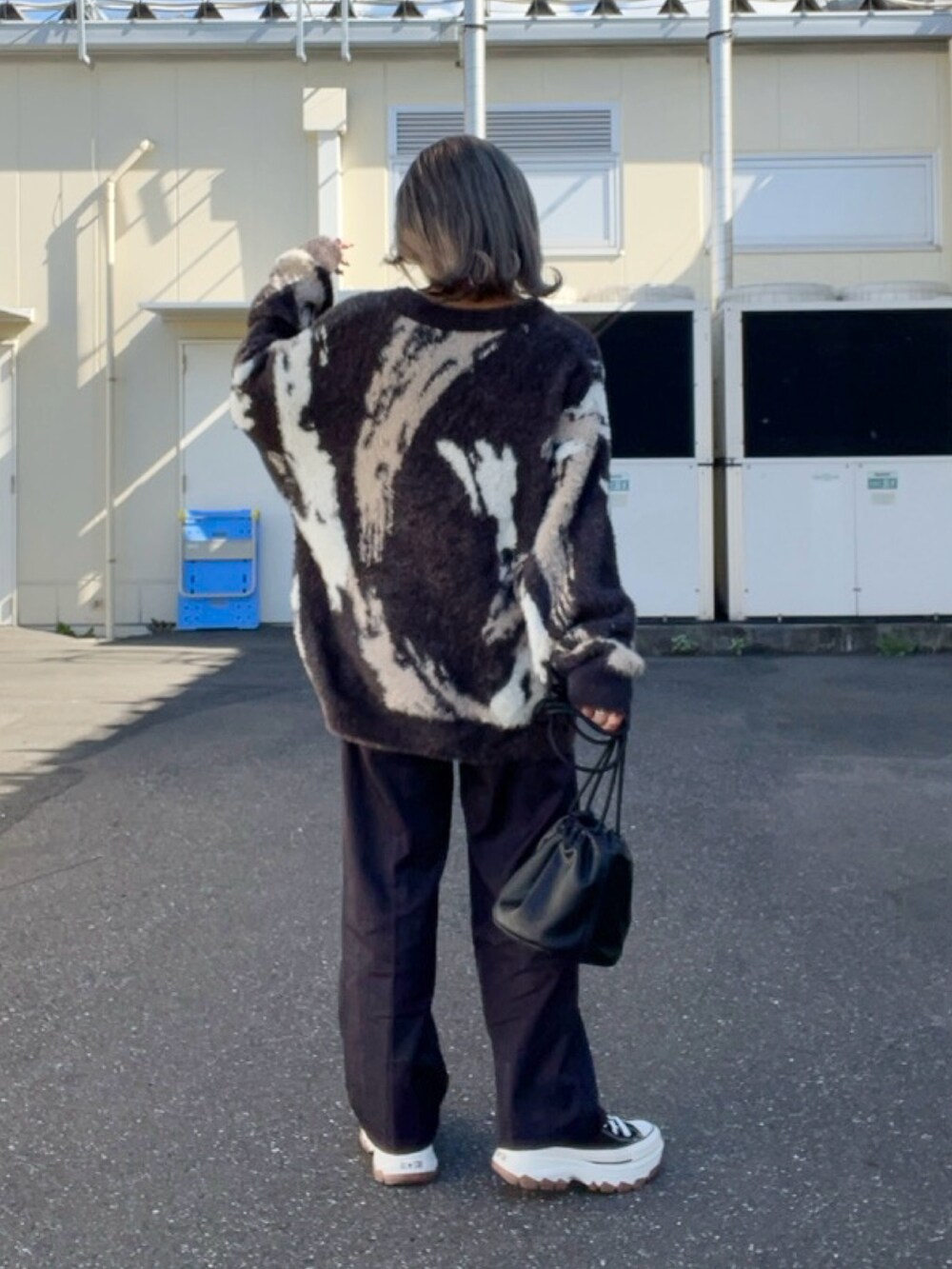 「カーディガン、AVIREX、ootd、秋服、低身長、今日のコーデ、オトナカジュアル、AVIREXBelle、AVIREX DEPOT、アビレックス(AVIREX)」｜「AVIREXの【直営店限定】AVX NYLON SHAGGY CARDIGAN / ナイロン シャギー カーディガン / AVIREX / アヴィレックス（カーディガン/ボレロ、ブラック系）」を使った、Reinaさん（レディース・155cm）の秋コーディネートの2枚目の写真