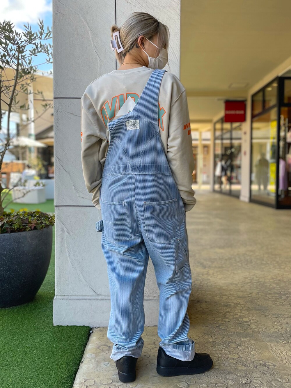 「サロペット、AVIREX、パンツスタイル、ootd、春コーデ、低身長、今日のコーデ、AVIREXBelle、AVIREX DEPOT、アビレックス(AVIREX)」｜「AVIREXのSH L-HICKORY OVERALL/ ヒッコリーオーバーオール（サロペット/オーバーオール、その他）」を使った、Reinaさん（レディース・155cm）の春コーディネートの2枚目の写真