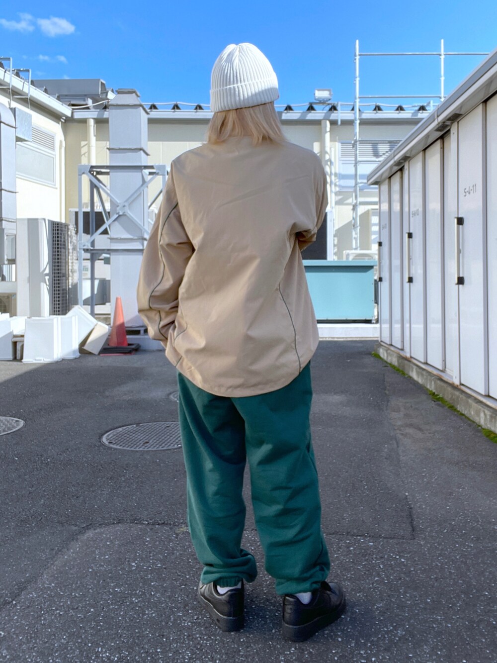 「ストリート、AVIREX、SCHOTT、メンズライク、ootd、低身長、ショット(SCHOTT)、秋冬コーデ、AVIREX DEPOT、アビレックス(AVIREX)」｜「schottのアイテム（ジャケット/アウター、ベージュ系）」を使った、Reinaさん（レディース・155cm）の冬コーディネートの2枚目の写真