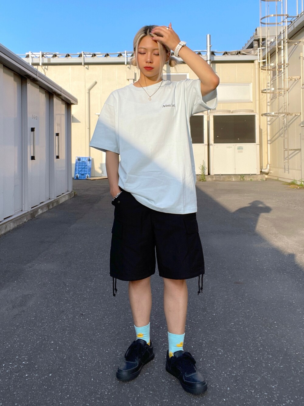 「AVIREX、メンズライク、ootd、夏コーデ、低身長、今日のコーデ、カーゴショーツ、AVIREXBelle、AVIREX DEPOT、アビレックス(AVIREX)」｜「AVIREXのSHIRT SLEEVE T-SHIRT <FLYOVER> / ショートスリーブ Tシャツ フライオーバー / AVIREX / アヴィレックス（Tシャツ/カットソー、ブルー系）」を使った、Reinaさん（レディース・155cm）の夏コーディネートの2枚目の写真